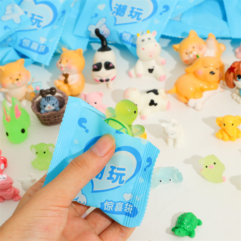 40 Pieces/Set Random Cartoon B - Resin Art Case review and price